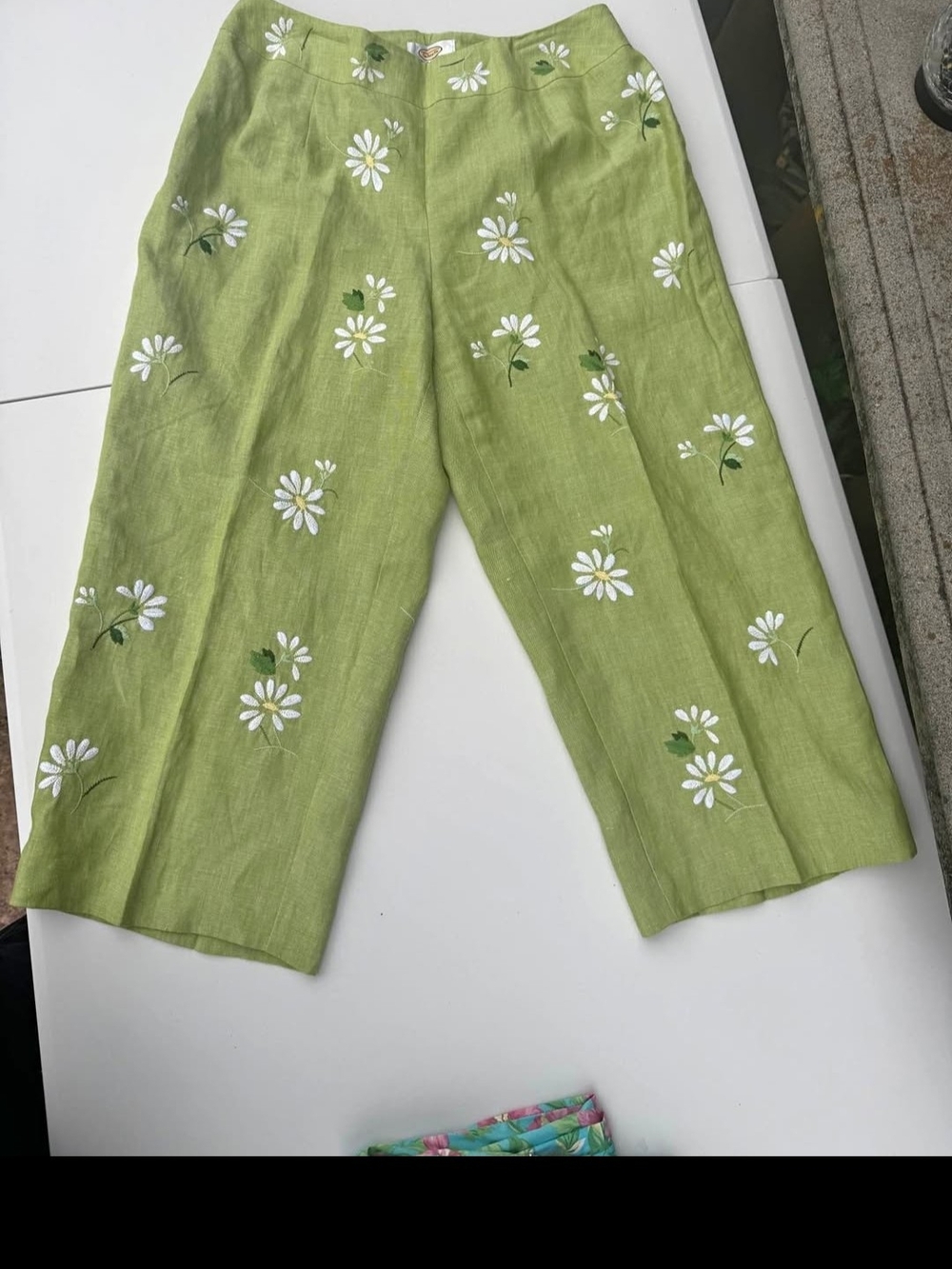 Talbots Lime Green Linen Daisy Embroidered Bermudas